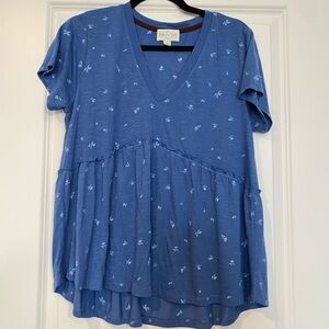 Women’s patterned V-neck shirt